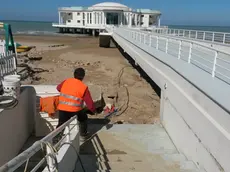 Alluvione Senigallia, lavori alla 'rotonda sul mare'. Foto ANSA/Roberto Ritondale