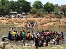 epa11289791 Myanmar villagers cross the Moei river at the Thai-Myanmar border district of Mae Sot, Tak province, Thailand, 20 April 2024. Clashes between armed Karen rebel groups and the Myanmar military caused numerous villagers to flee to Thailand, according to the Director-General of the Department of Information and Spokesperson of the Thai Ministry of Foreign Affairs, Nikorndej Balankura. EPA/SOMRERK KOSOLWITTHAYANANT