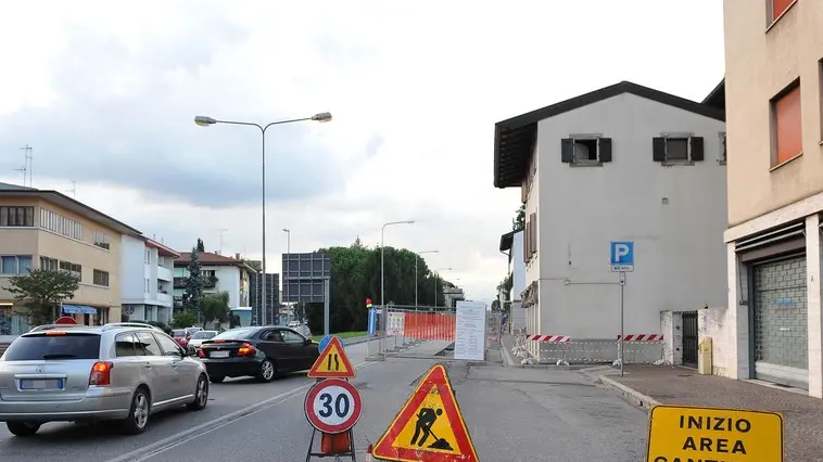 Udine 02 agosto 2014.Strade e Cantieri..Prosecuzione Lavori in viale Tricesimo, incrocio via Feletto..Copyright Foto Petrussi / Ferraro Simone