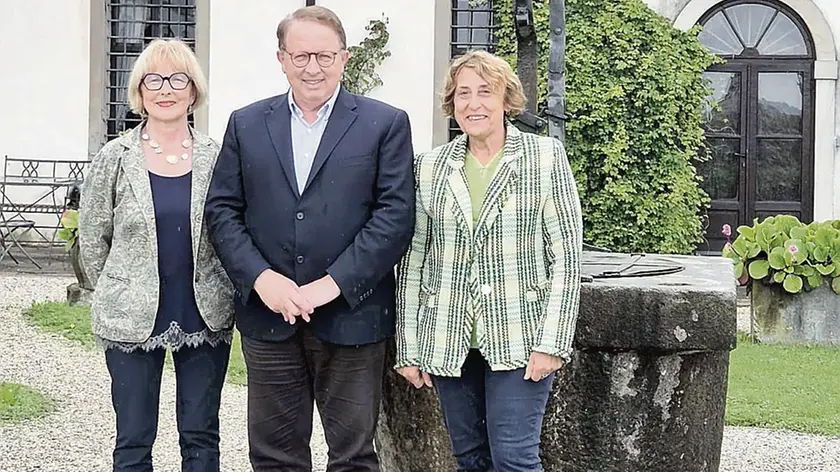 I tre sindaci Baiutti, da sinistra Renza con il fratello Giorgio e la cugina Ornella