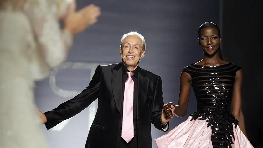 Renato Balestra at the end of the Fall-Winter 2014/2015 Haute Couture collection parade during the AltaRomAltaModa fashion week in Rome, Italy, 15 July 2014. The event runs from 12 to 16 July. ANSA/RICCARDO ANTIMIANI