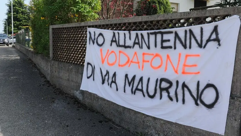 Savorgnano 22 Aprile 2015. Protesta contro l' antenna Vodafone. Telefoto Copyright Petrussi Foto Press - Diego Petrussi