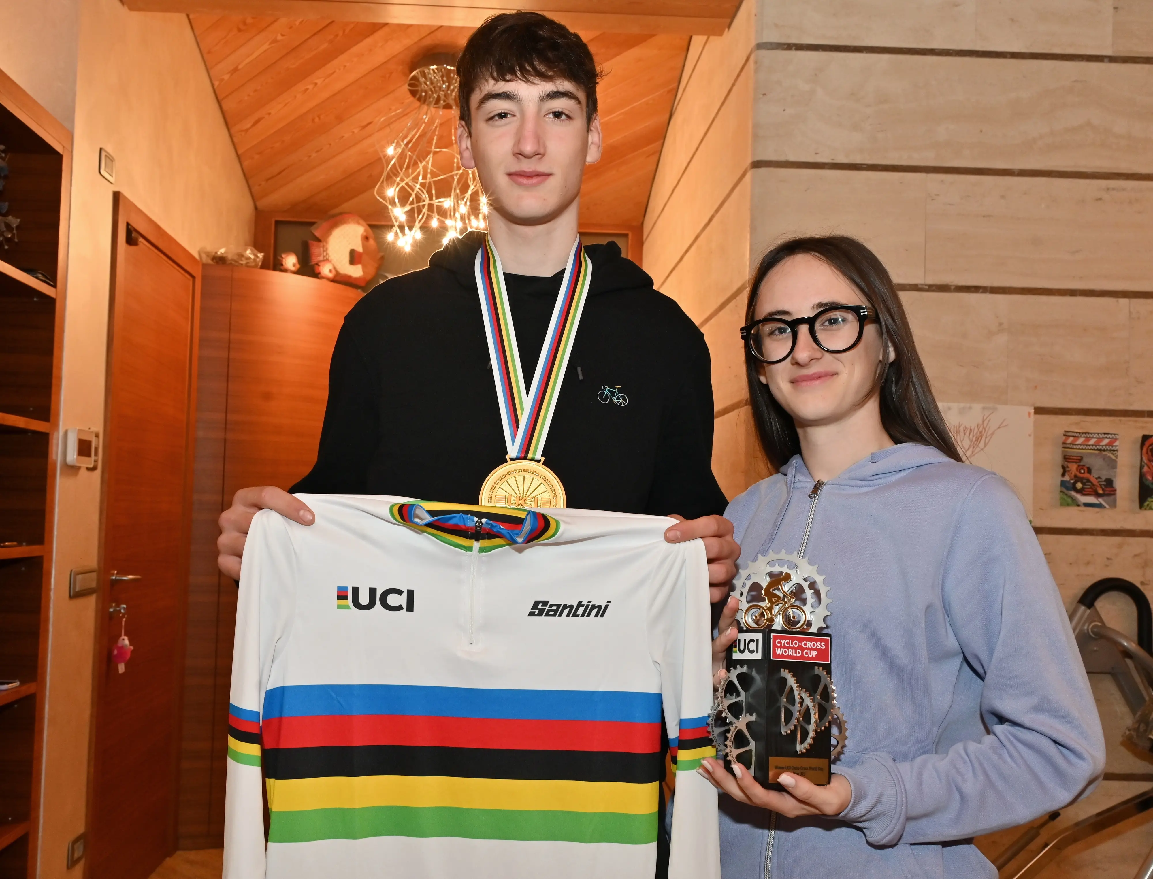 Il campione del mondo juniores con la fidanzata Emma