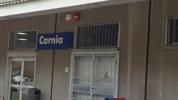 Il treno è rimasto fermo sui binari all'altezza della stazione Carnia, a Venzone