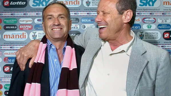 L'allenatore Francesco Guidolin (S) con il presidente del Palermo Maurizio Zamparini durante la presentazione allo stadio Renzo Barbera di Palermo, in una immagine del 01 giugno 2006. ANSA/MIKE PALAZZOTTO