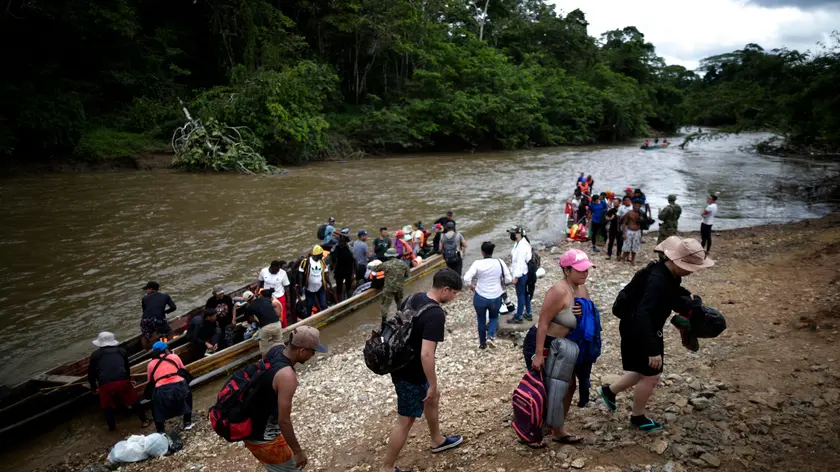 epa10904499 Migrants disembark from canoes to be transferred to an immigration reception station in Lajas Blancas, Meteti, Darien, Panama 06 October 2023.The presidents of Panama, Laurentino Cortizo, and Costa Rica, Rodrigo Chaves, traveled this 06 October to the Darien region, bordering Colombia, to address together the migration crisis, with the daily arrival of thousands of migrants on their way to the United States. EPA/Bienvenido Velasco