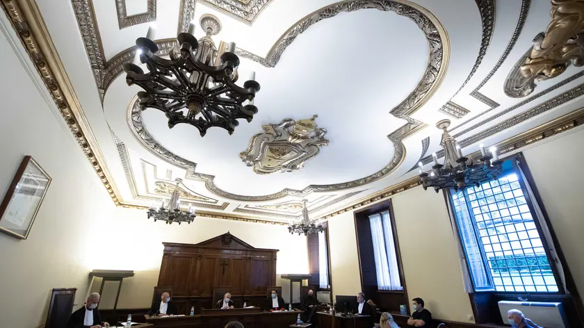 Un momento della prima udienza del processo in cui sono imputati don Gabriele Martinelli e l’ex rettore del Preseminario San Pio x, don Enrico Radice, Citta' del Vaticano, 14 ottobre 2020. ANSA/ VATICAN MEDIA +++ ANSA PROVIDES ACCESS TO THIS HANDOUT PHOTO TO BE USED SOLELY TO ILLUSTRATE NEWS REPORTING OR COMMENTARY ON THE FACTS OR EVENTS DEPICTED IN THIS IMAGE; NO ARCHIVING; NO LICENSING +++