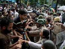 epa11556503 Activists of the right-wing independent all India student organisation Akhil Bharatiya Vidyarthi Parishad (ABVP) try to break a baricade during a march towards the Health Ministry in Kolkata, India 20 August 2024, where they protested against an alleged rape and murder incident. On 09 August a postgraduate medical student was found dead in a seminar room at a hospital, sparking nationwide protests and strikes by medical students and doctors. On 13 August the High Court of Kolkata ruled that the investigation into the rape and murder of a doctor during her working hours at the RG Kar Medical College must be transferred to the Central Bureau of Investigation (CBI). EPA/PIYAL ADHIKARY