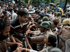 epa11556503 Activists of the right-wing independent all India student organisation Akhil Bharatiya Vidyarthi Parishad (ABVP) try to break a baricade during a march towards the Health Ministry in Kolkata, India 20 August 2024, where they protested against an alleged rape and murder incident. On 09 August a postgraduate medical student was found dead in a seminar room at a hospital, sparking nationwide protests and strikes by medical students and doctors. On 13 August the High Court of Kolkata ruled that the investigation into the rape and murder of a doctor during her working hours at the RG Kar Medical College must be transferred to the Central Bureau of Investigation (CBI). EPA/PIYAL ADHIKARY