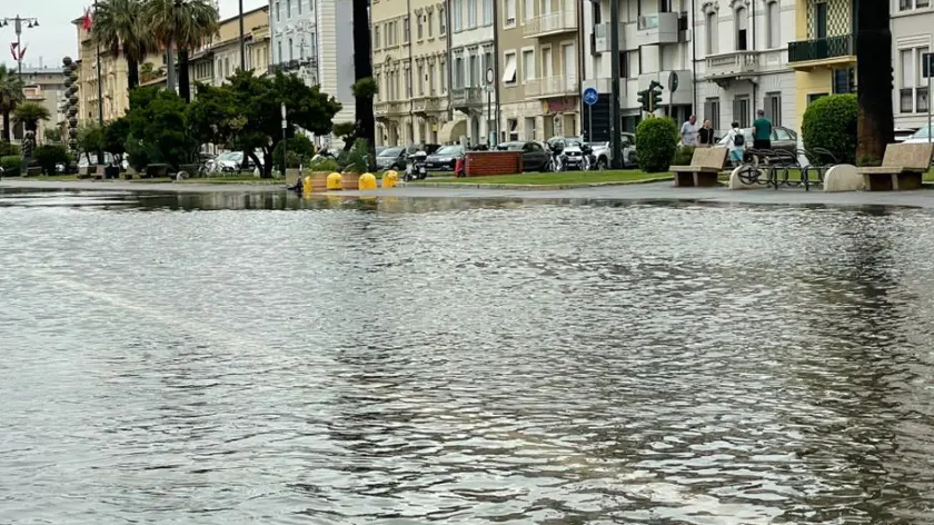 allagamenti in Passeggiata a Viareggio