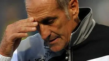 epa03842394 Udinese head coach Francesco Guidolin show his dejection after the UEFA Europa League play-off second leg match between FC Slovan Liberec and Udinese in Liberec, Czech Republic, 29 August 2013. EPA/SLAVEK RUTA