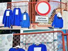 La protesta di un gruppo di genitori fuori da una scuola di Valvasone