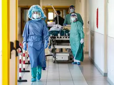 Health workers wearing overalls and protective masks in the intensive care unit of the Tor Vergata hospital during the second wave of the Covid-19 Coronavirus pandemic, Rome, Italy, 26 November 2020. ANSA/GIUSEPPE LAMI