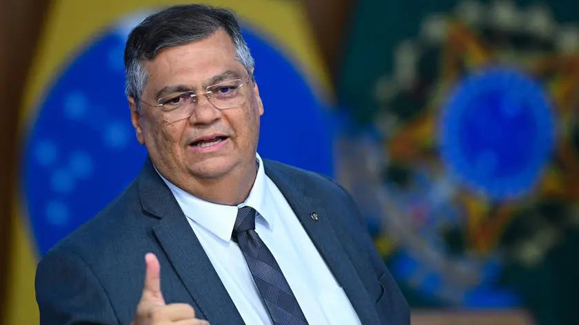 epa10951655 The Minister of Justice of Brazil, Flavio Dino, arrives during a sanction ceremony for the bill that establishes a special pension for orphans due to feminicide at the Palacio del Planalto in BrasIlia, Brazil, 31 October 2023. According to the law, promoted by deputy Maria do Rosario Nunes, each child of a victim of femicide will receive a state pension until the age of 18, the value of which will depend on family income, but will guarantee the equivalent of a minimum wage EPA/Andre Borges