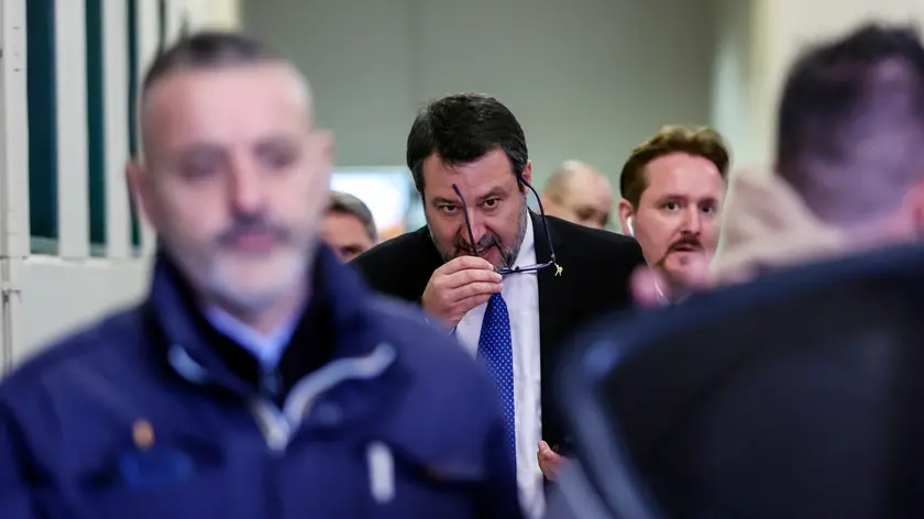 Matteo Salvini e il suo avvocato Giulia Bongiorno (non in foto) escono dall'aula bunker dopo l'udienza per il processo Open Arms a Palermo, 12 gennaio 2024./// Matteo Salvini and his lawyer Giulia Bongiorno (unseen) leave the bunker courtroom after the hearing for the Open Arms trial in Palermo, Italy, 12 January 2024. Salvini is accused of kidnapping and refusal of official documents for having denied disembarkation to 147 migrants rescued at sea in August 2019 by the ship of the Spanish NGO Open Arms. ANSA/IGOR PETYX