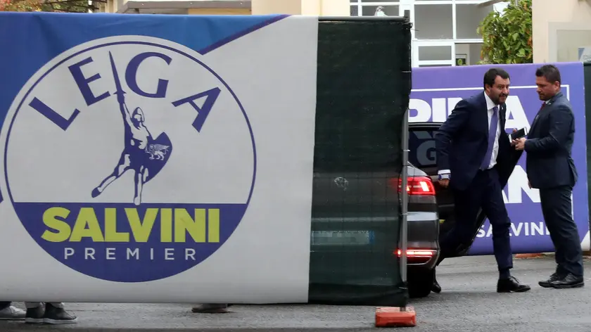 Il ministro dell'Interno e segretario della Lega Matteo Salvini arriva nella sede del partito in via Bellerio a Milano per partecipare al Consiglio federale, Milano, 26 Ottobre 2018. ANSA / MATTEO BAZZI