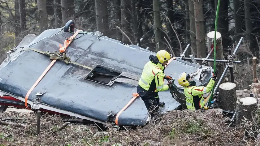 The fire brigade helicopter lifts the cabin of the Mottarone cable car that crashed in May in Stresa, Italy, 08 November 2021. The helicopter will take it to the sports field of Gignese, where it will then be transferred by truck to the province shed at the Tecnoparco di Verbania-Fondotoce, 8 November 2021. ANSA/TINO ROMANO