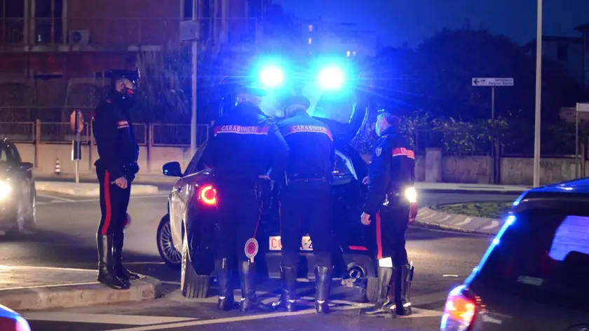 Carabinieri auto notte