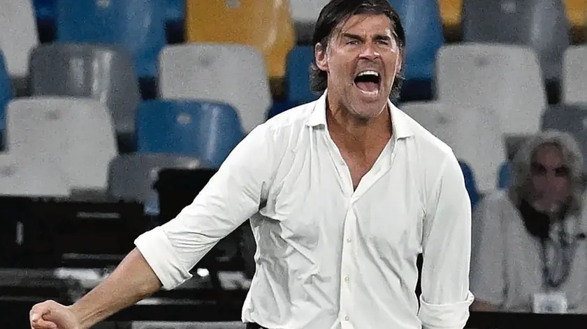 La grinta in panchina dell’allenatore dell’Udinese, Andrea Sottil