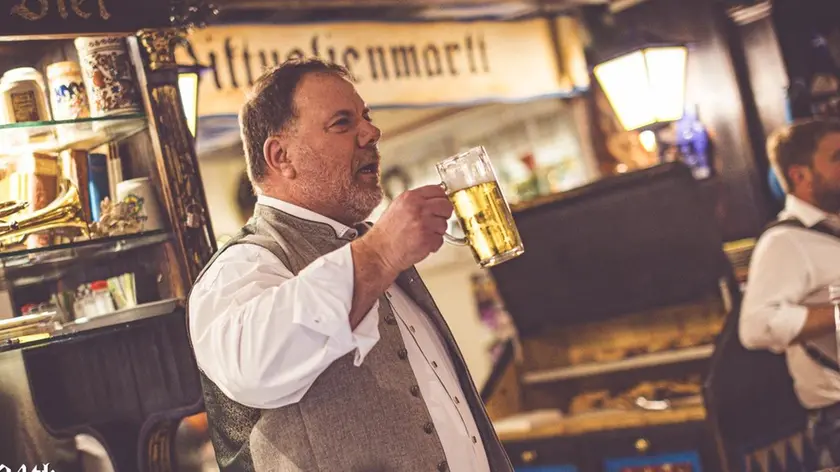 Il titolare del Bierengel, Andrea Rosolen, nel suo locale