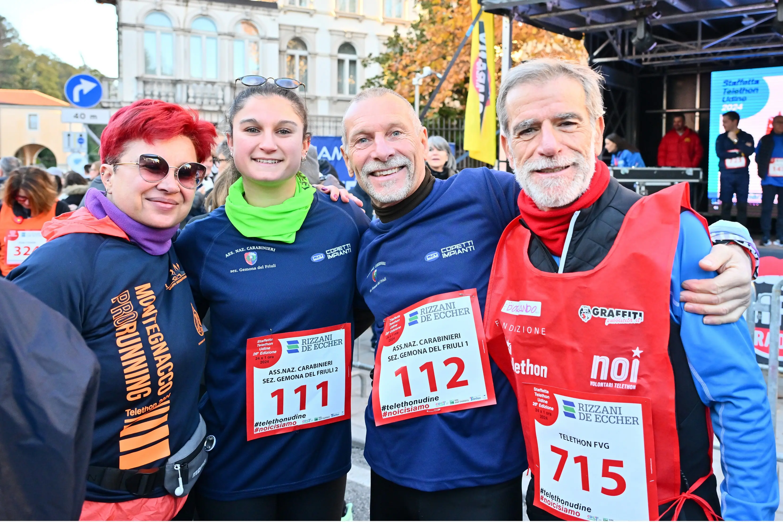 La 26esima edizione della Staffetta Telethon ha visto Udine animata da 870 squadre, per un totale di oltre 22mila partecipanti, tra cui 1.500 studenti. L'evento, che si è svolto dal 30 novembre al 1 dicembre, ha battuto un nuovo record di solidarietà, con la speranza di superare i 320mila euro di donazioni per la ricerca sulle malattie genetiche rare. Molti sportivi, tra cui il campione paralimpico Antonio Fantin, hanno preso parte all'iniziativa, insieme a tanti altri volontari e partecipanti, che hanno corso su un percorso di 1.920 metri nel cuore della città. Un grande successo, che ha coinvolto anche diverse associazioni e realtà locali. Foto Petrussi