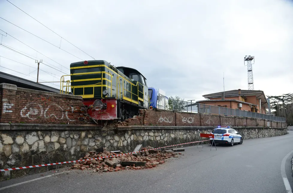 Udine 07 Marzo 2016 deragliamento locomotore via cernaia Petrussi Foto Turco Massimo