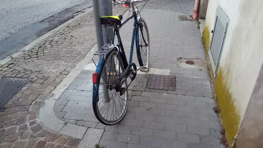 La bici coinvolta nell'incidente a Udine