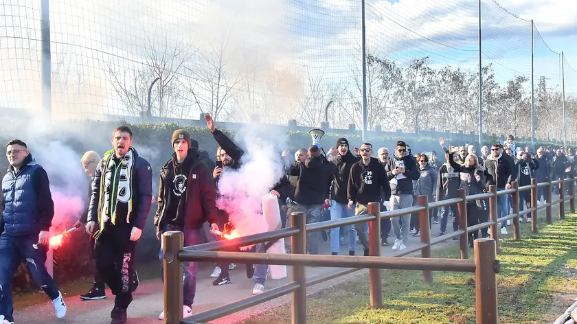 Udine 14 Gennaio 2023.I tifosi incontrano l' Udinese dopo l' allenamento. © Foto Petrussi