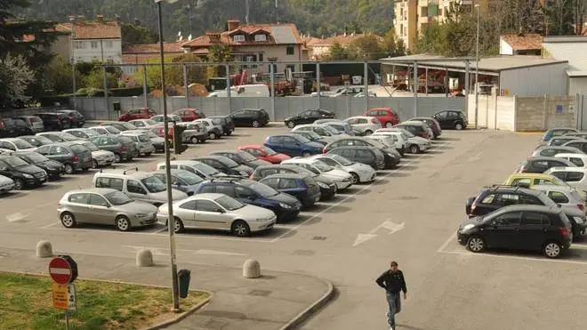 Bumbaca Gorizia 02.04.2012 Parcheggio via Manzoni - Fotografia di Pierluigi Bumbaca
