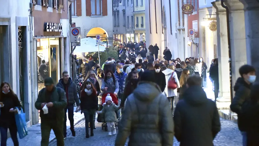 Udine 6 Febbraio 2021. Movida in pandemia in centro citta'. © Foto Petrussi