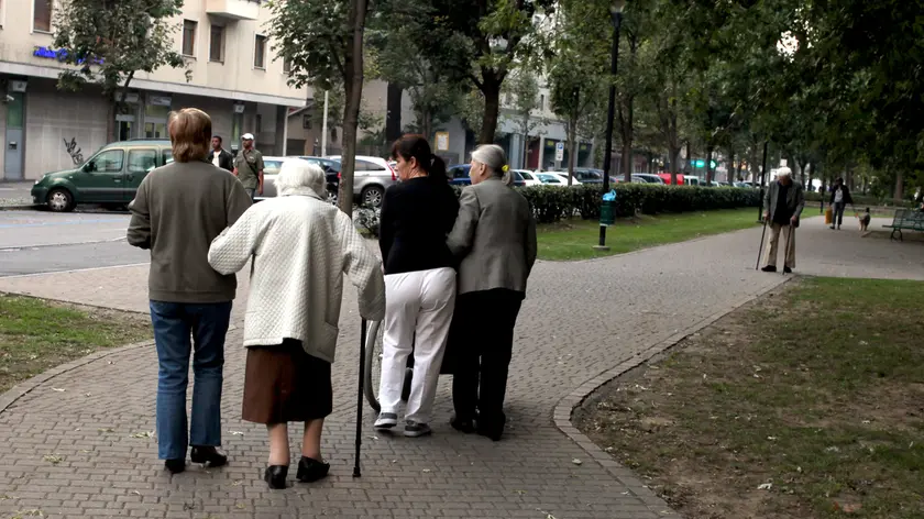 A gennaio è aumentata la paga delle badanti, ma nel contempo le entrate dei loro datori di lavoro non sono incrementate.