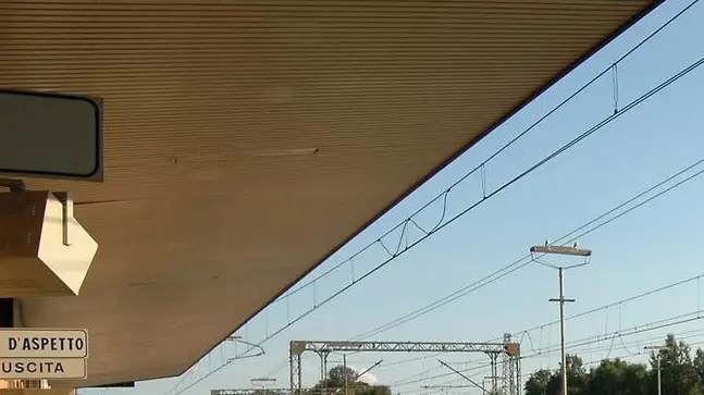 ANTEPRIMA Tarcento 29-08-2004 ore 17.00 LOCOMOTORE IN FIAMME la stazione di Tarcento dove ha preso fuoco un locomotore