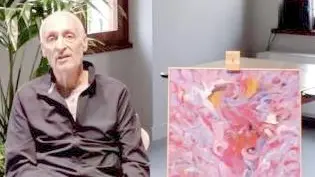 Alberto Zorzini con una delle sue opere
