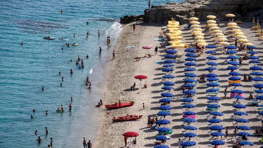 People relax and enjoy a sunny day at the beach, in Tropea, Italy, 25 July 2021. ANSA/ANGELO CARCONI