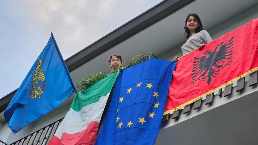 Il balcone multiculturale di casa Tomada