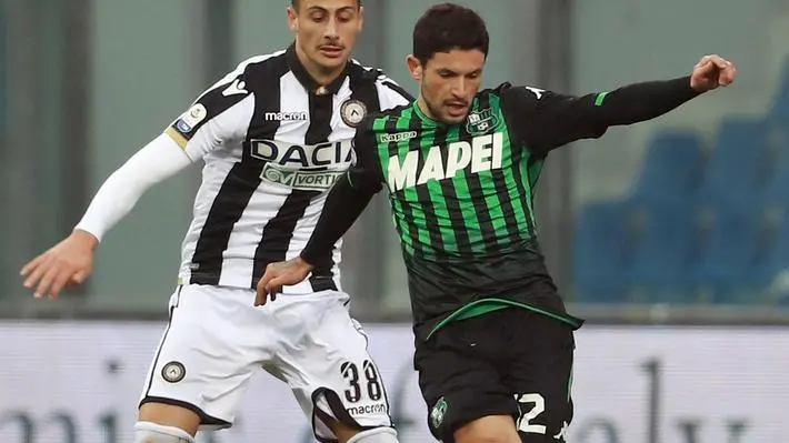 Sassuolo's Stefano Sensi (R) and Udinese's Rolando Mandragora (L ) in action during the Italian Serie A soccer match US Sassuolo vs Udinese Calcio at Mapei Stadium in Reggio Emilia,Italy, 2 December 2018.ANSA/ELISABETTA BARACCHI