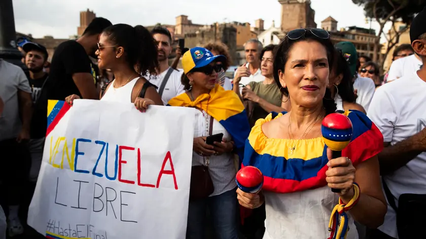 Demonstrators protest the re-election of Venezuelan President Nicolas Maduro during the global demonstration to claim the "truth of victory" in support of Edmundo Gonzalez Urrutia as president-elect in Venezuela's July 28 presidential election, in Rome, Italy, 17 August 2024. ANSA/ANGELO CARCONI