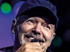 Il post e la foto tratti dal profilo Facebook di Vasco Rossi che svela ai suoi milioni di fan ai suoi milioni di fan i cambiamenti e le novità nella line up del prossimo 'Vasco Non Stop Live 2018', il tour che partirà a giugno da Torino per arrivare fino a Messina, 19 marzo 2018. +++ATTENZIONE LA FOTO NON PUO? ESSERE PUBBLICATA O RIPRODOTTA SENZA L?AUTORIZZAZIONE DELLA FONTE DI ORIGINE CUI SI RINVIA+++