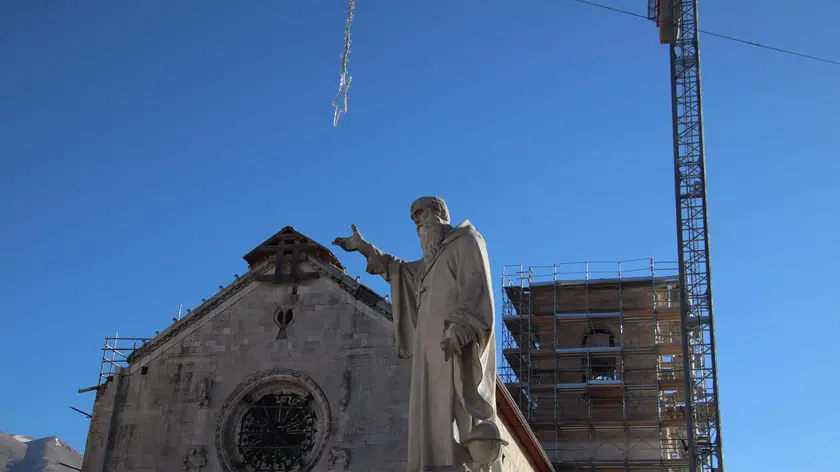 Alcuni negozi che nel 2023 sono tornati a rivivere nel centro storico di Norcia a distanza di oltre 7 anni dal terremoto, 24 dicembre 2023. ANSA/Gianluigi Basilietti