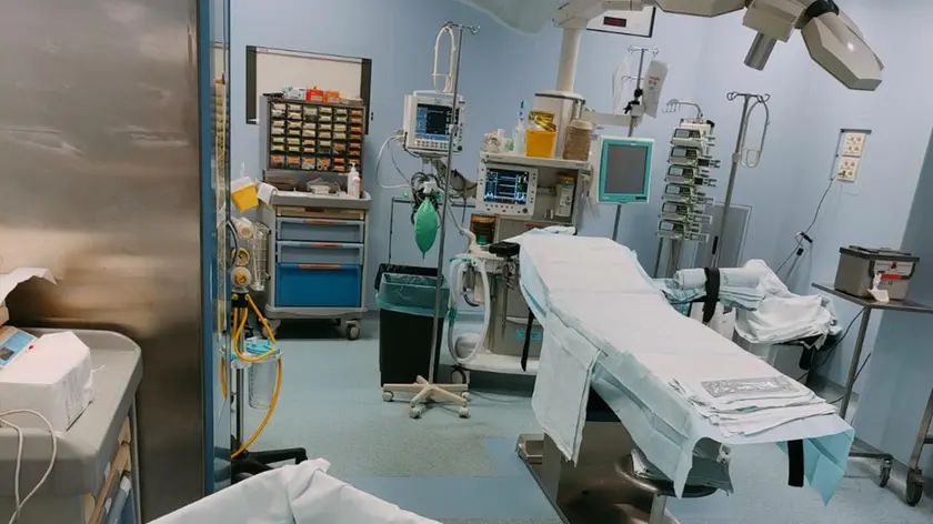 Padre o persona cara in sala operatoria - sala parto