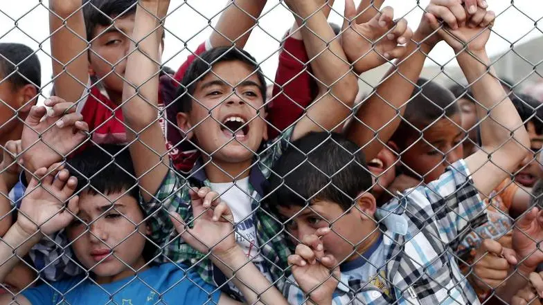 Syrian refugee children stand at a fence after German Chancellor Angela Merkel, EU Council President Donald Tusk and Turkish Prime Minister Ahmet Davutoglu (none pictured) visited the refugee camp in Nizip district near Gaziantep, Turkey, 23 April 2016. Merkel travelled to Turkey with the President of the European Council, Donald Tusk, to get informed about the implementation of the EU-Turkey Refugee Agreement. ANSA/SEDAT SUNA