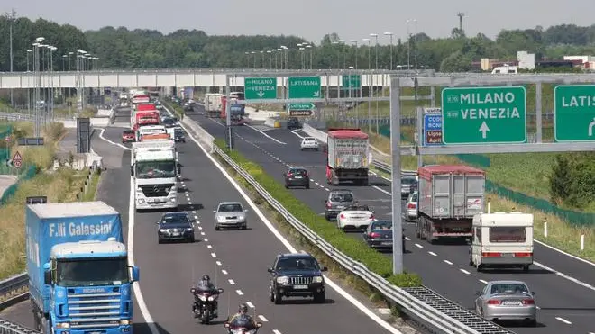 ANTEPRIMA traffico sulla milano-venezia nei pressi di latisana