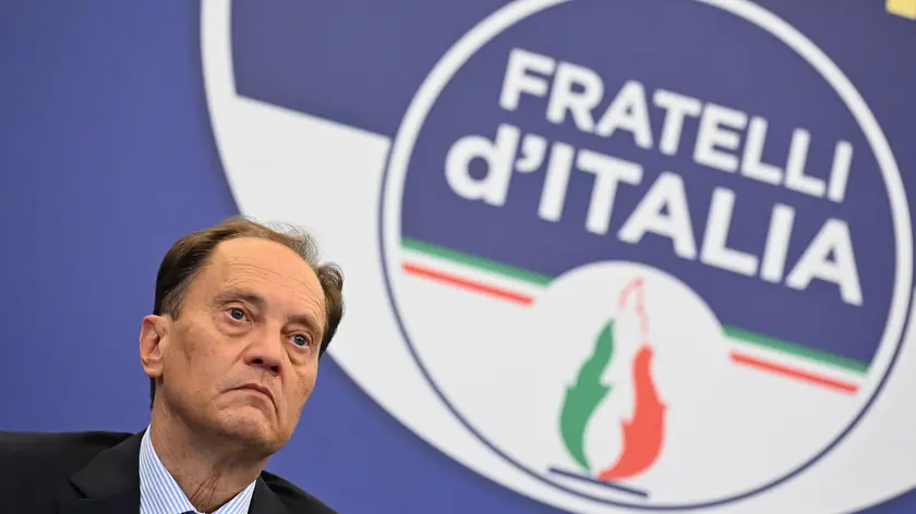 Il presidente dei gruppi del Senato di Fratelli d'Italia (FdI), Luca Ciriani, durante una conferenza stampa nella sala stampa allestita nell'hotel Parco dei Principi a Roma, 26 settembre 2022. ANSA/ETTORE FERRARI