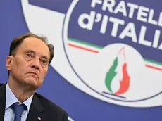 Il presidente dei gruppi del Senato di Fratelli d'Italia (FdI), Luca Ciriani, durante una conferenza stampa nella sala stampa allestita nell'hotel Parco dei Principi a Roma, 26 settembre 2022. ANSA/ETTORE FERRARI