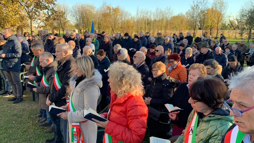 Alla messa in marilenghe erano presenti centinaia di persone tra cui una trentina di sindaci e due consiglieri regionali