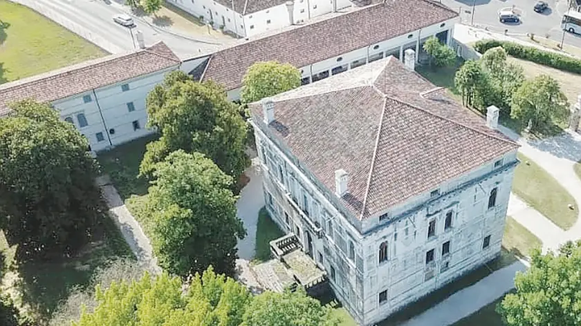 Una suggestiva immagine aerea di villa Dolfin