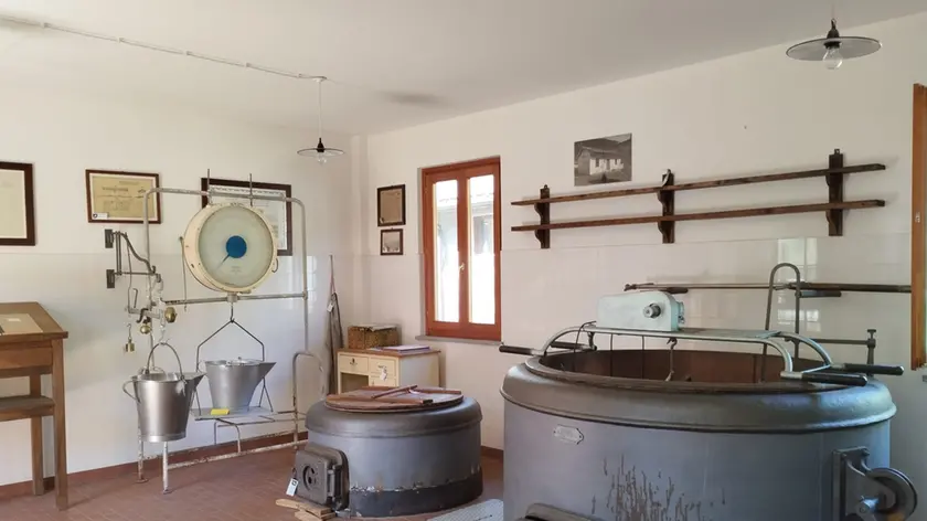 L'interno della vecchia latteria di Resia
