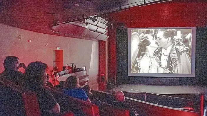 Una proiezione alle Giornate del cinema muto ospitate al Teatro Verdi di Pordenone