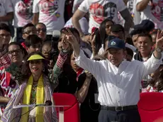 epa07728346 Nicaraguan President Daniel Ortega (C) and Vice President Rosario Murillo participate in the commemoration of the 40th anniversary of the Popular Sandinist Revolution, at Faith Square, in Managua, Nicaragua, 19 July 2019. EPA/Jorge Torres