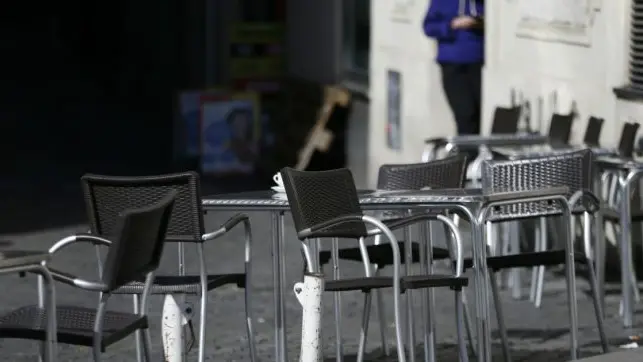 Foto Cecilia Fabiano/ La Presse 7 marzo 2020 Roma (Italia) Cronaca Emergenza Coronavirus , tavolini vuoti in un caffè Nella foto : i tavolini si un bar in largo Argentina Photo Cecilia Fabiano March 7, 2020 Rome (Italy) News Coronavirus Emergency, a coffee’s tables empty In the pic : a coffee’s tables in Argentina place